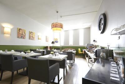 است سرنین هتل