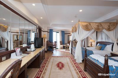 دلفین پالاس هتل