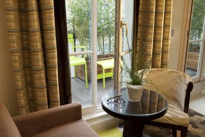 ل پتیت پاریز