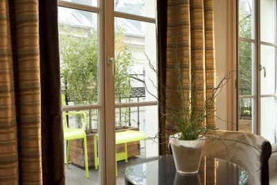 ل پتیت پاریز