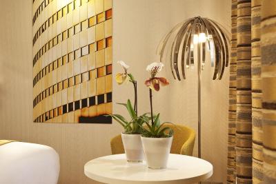 ل پتیت پاریز