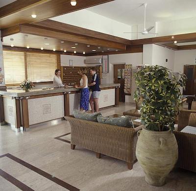 سناتر هتل اپارتمنتز