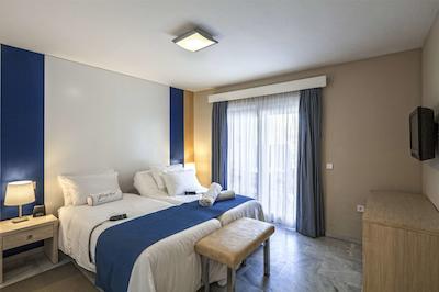 لز امیگوز بیچ کلوب