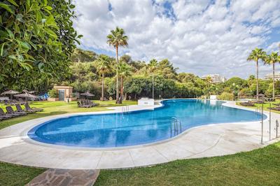 لز امیگوز بیچ کلوب