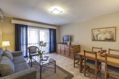 لز امیگوز بیچ کلوب