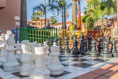 لز امیگوز بیچ کلوب