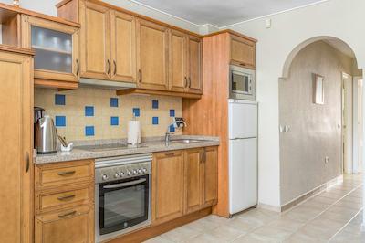 لز امیگوز بیچ کلوب