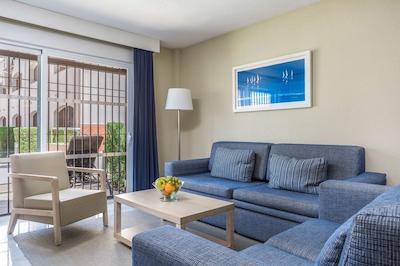 لز امیگوز بیچ کلوب