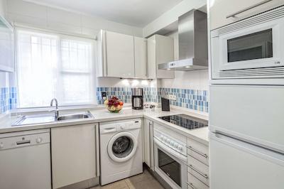 لز امیگوز بیچ کلوب