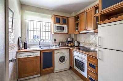 لز امیگوز بیچ کلوب