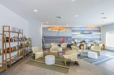 لز امیگوز بیچ کلوب