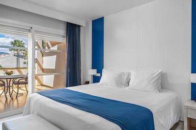 لز امیگوز بیچ کلوب