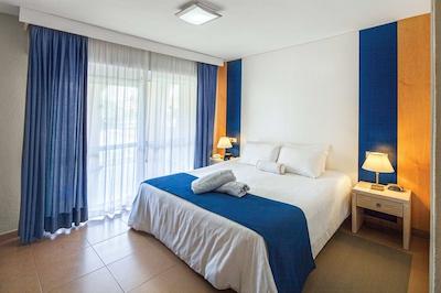 لز امیگوز بیچ کلوب