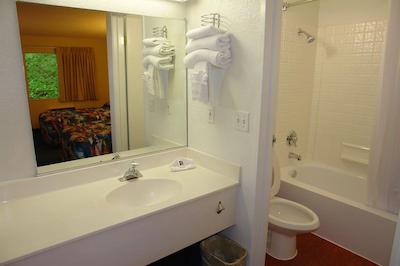 متل 6 اسیتل آیرپرت