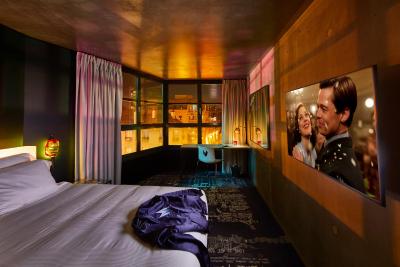 ماما شلتر پاریز