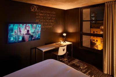 ماما شلتر پاریز