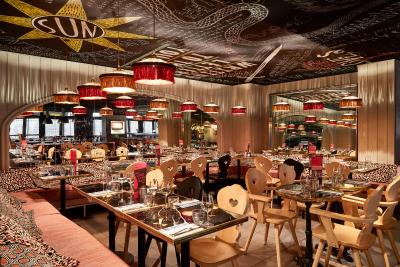 ماما شلتر پاریز