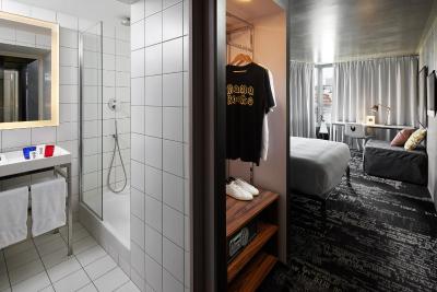 ماما شلتر پاریز