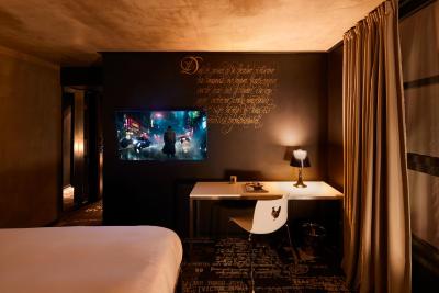 ماما شلتر پاریز