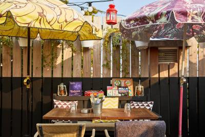 ماما شلتر پاریز