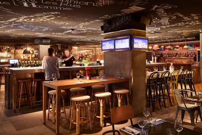 ماما شلتر پاریز