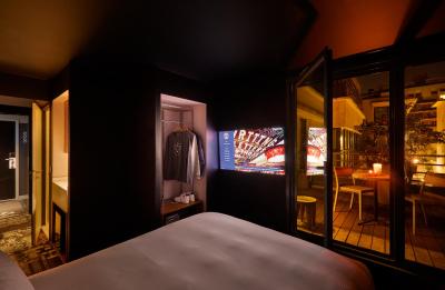 ماما شلتر پاریز