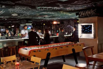 ماما شلتر پاریز