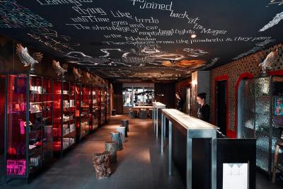 ماما شلتر پاریز