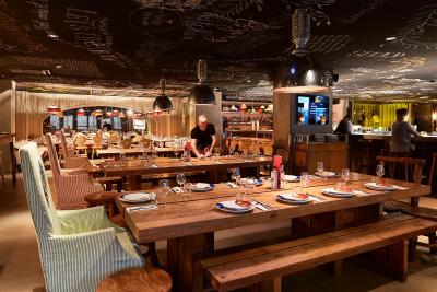 ماما شلتر پاریز