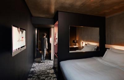 ماما شلتر پاریز