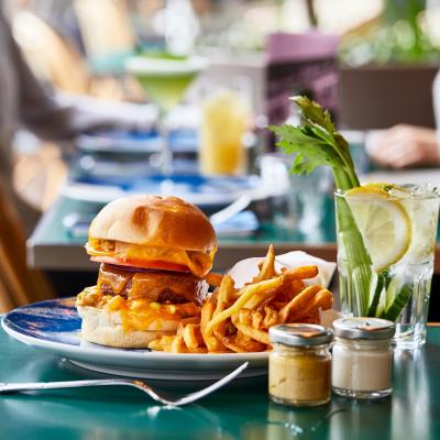 ماما شلتر پاریز