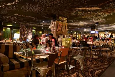 ماما شلتر پاریز