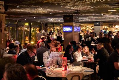 ماما شلتر پاریز