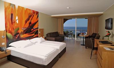 فور ویوز اُسیز