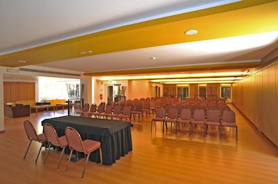 فور ویوز اُسیز