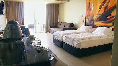 فور ویوز اُسیز