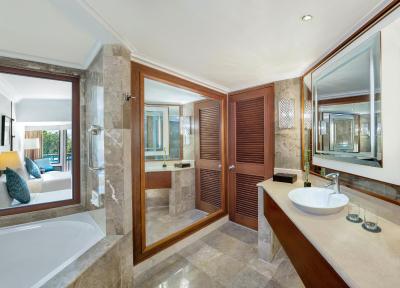 د لاگونا ا لوکسوری کالکشن ریزرت اند اسپا