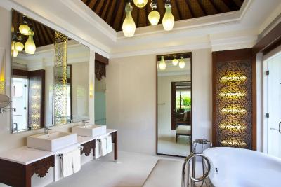 د لاگونا ا لوکسوری کالکشن ریزرت اند اسپا