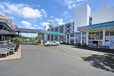 کوالیتی هتل پارنل