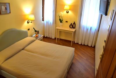 رسیدنزا فاوارو