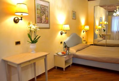 رسیدنزا فاوارو