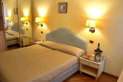 رسیدنزا فاوارو