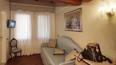 رسیدنزا فاوارو