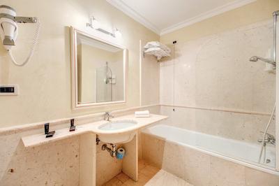 هتل اینویکتوز