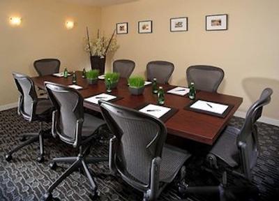 هموود سویتز بای هیلتون اسیتل-کنونشن سنتر-پیک استریت