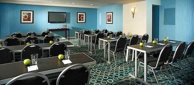 هموود سویتز بای هیلتون اسیتل-کنونشن سنتر-پیک استریت