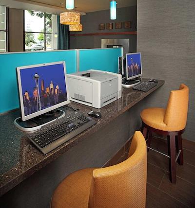 هموود سویتز بای هیلتون اسیتل-کنونشن سنتر-پیک استریت