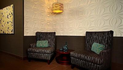 هموود سویتز بای هیلتون اسیتل-کنونشن سنتر-پیک استریت