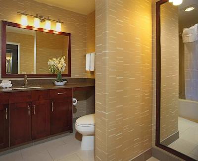 هموود سویتز بای هیلتون اسیتل-کنونشن سنتر-پیک استریت