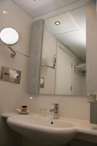 است گئورج هتل اند اسپا ریزرت